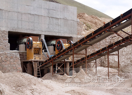 安徽時(shí)產(chǎn)200噸河卵石制砂線生產(chǎn)現(xiàn)場 時(shí)產(chǎn)400噸玄武巖破碎制砂生產(chǎn)線