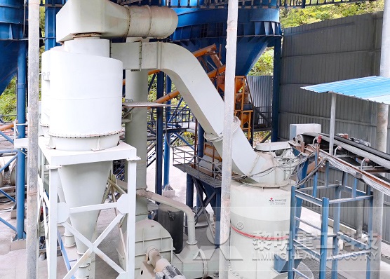 安徽客戶鵝卵石破碎生產線安裝中 印度時產30噸石灰石磨粉生產線