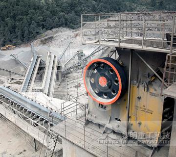 云南玉溪時產(chǎn)350噸石灰石破碎生產(chǎn)線